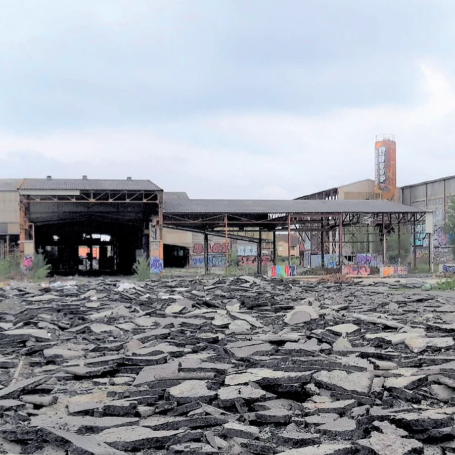 Site industriel désaffecté, tagué et démoli